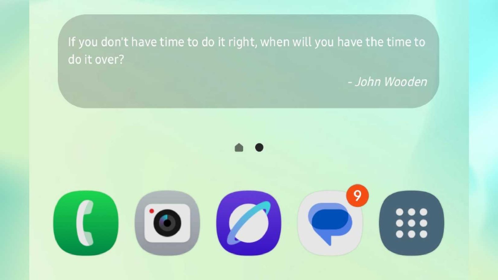 Le widget des citations montrant une citation de John Wooden disant si vous n'avez pas le temps de le faire correctement, quand aurez-vous le temps de le faire sur l'écran d'accueil d'un téléphone