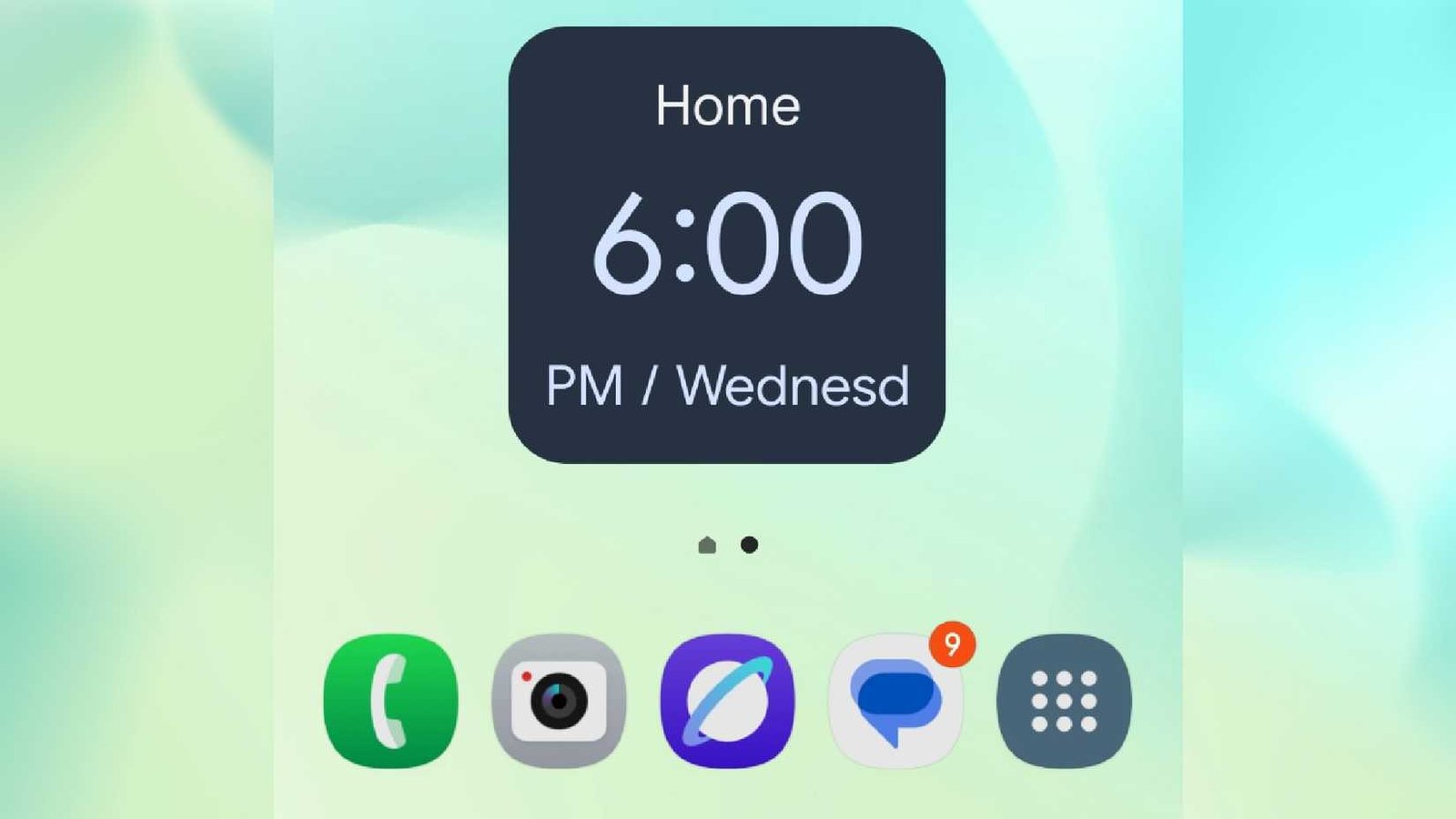 Le widget Google Clock affichant l'heure de 18h sur l'écran d'accueil d'un téléphone