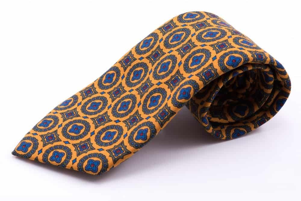 Tie à la laine Challis en jaune de tournesol avec motif vert, bleu et rouge