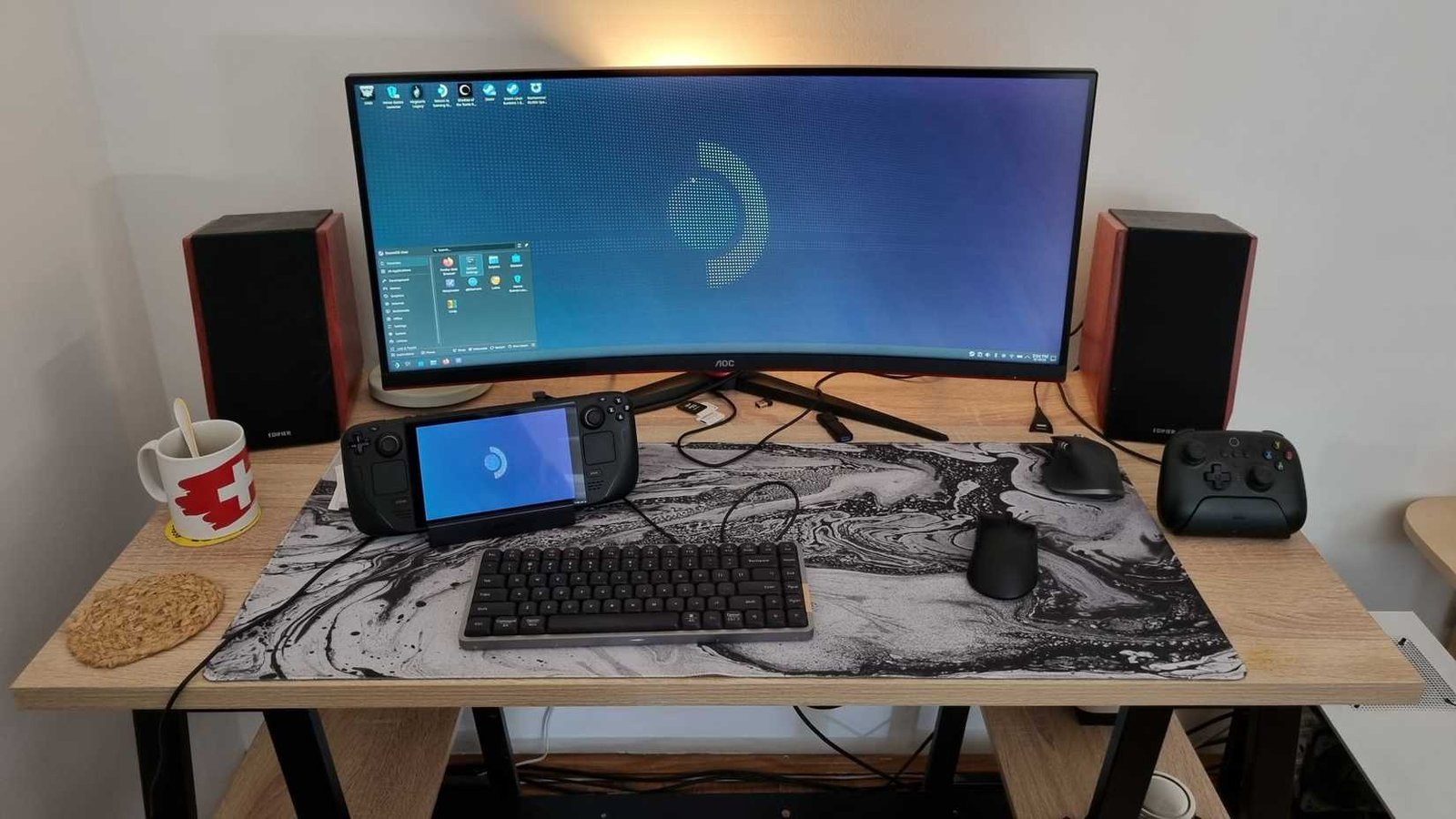 Un jeu de vapeur amarré utilisé comme mini-bureau PC. 