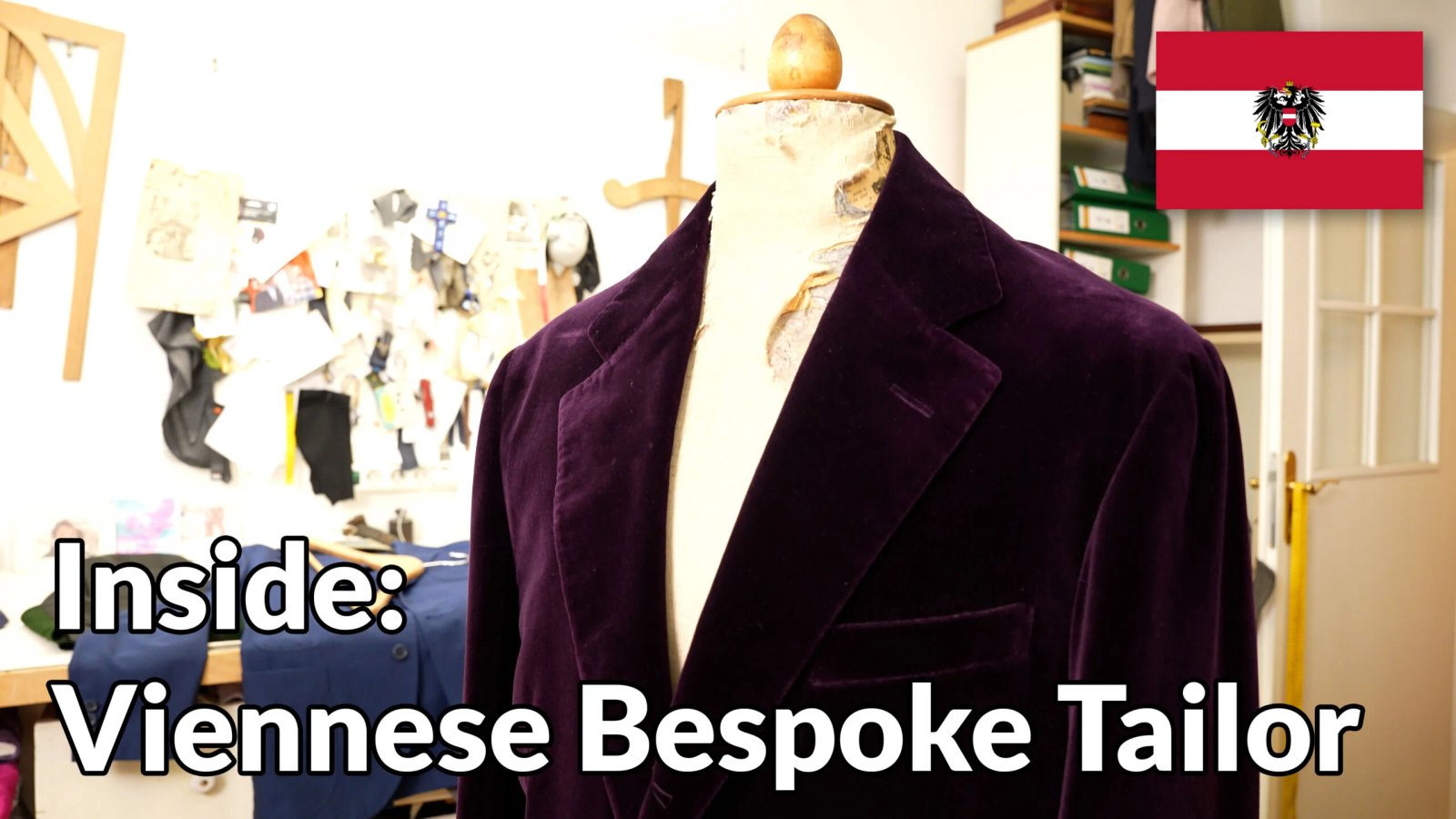 Veste sur un mannequin. Le texte lit, "À l'intérieur: tailleur sur mesure viennois"