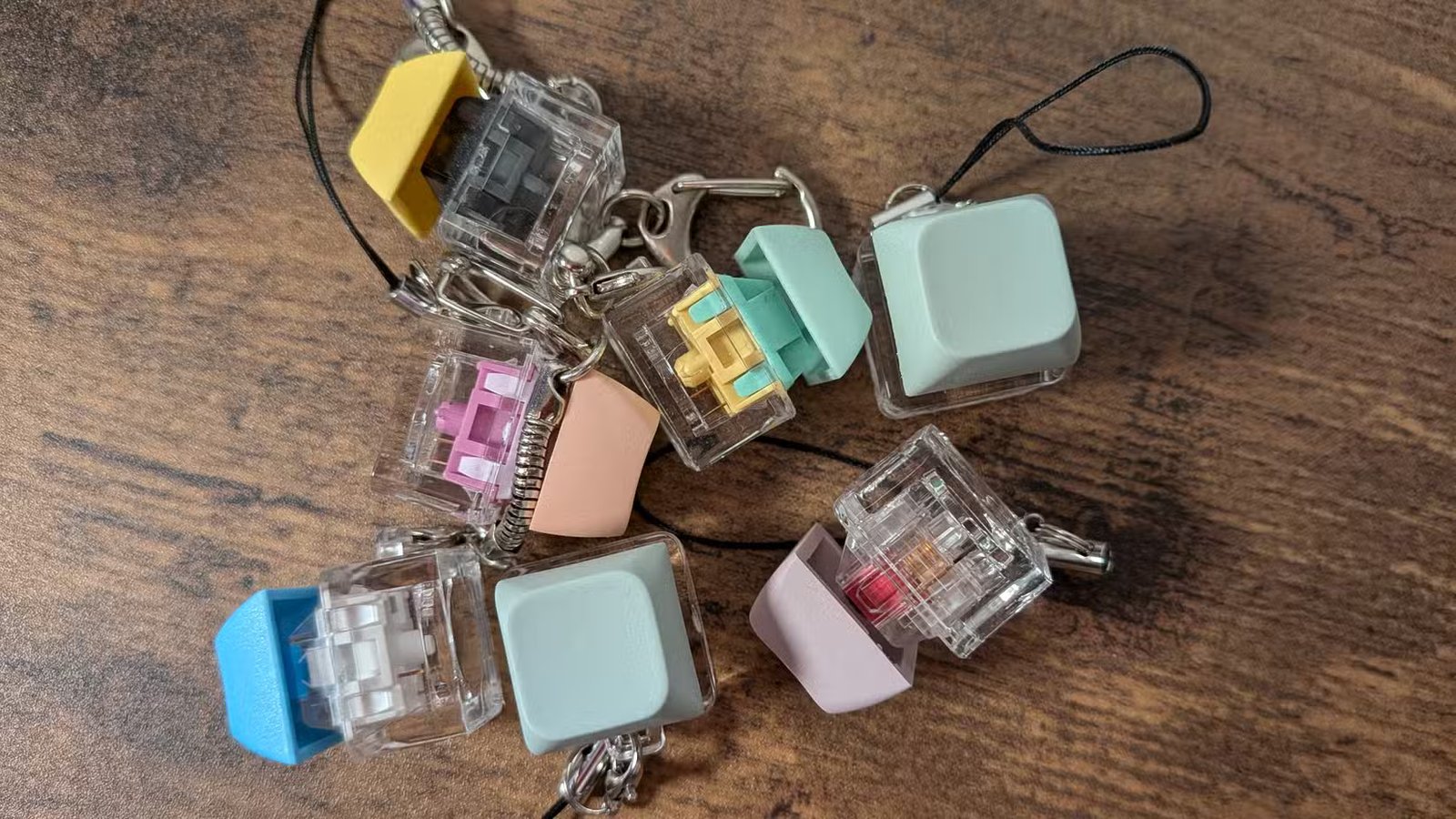 Pase de clés de clés mécaniques sur une table