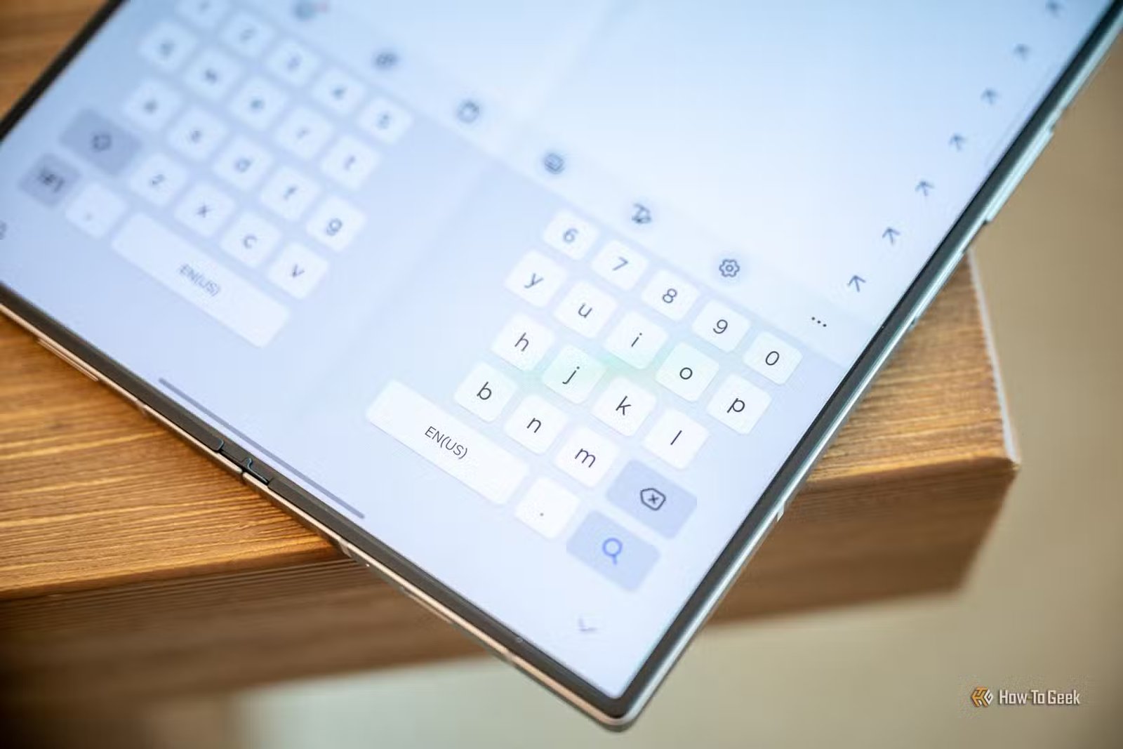 Clavier divisé sur l’écran intérieur du Samsung Galaxy Z Fold 6