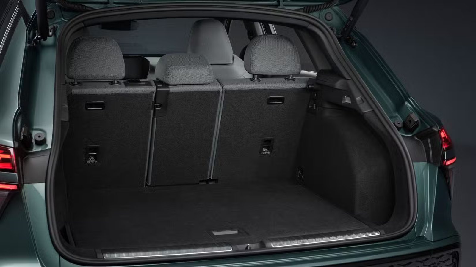 Prise de vue à l'intérieur du coffre d'une Audi Q3 2026.