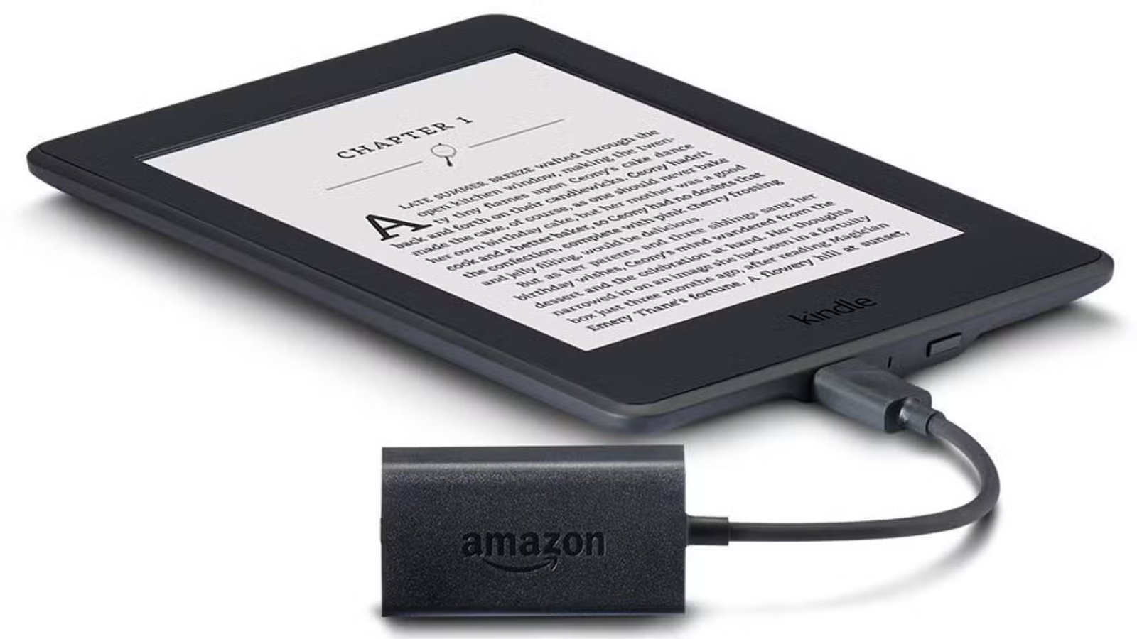 Un adaptateur audio Kindle branché sur le port micro USB d'un Kindle. 