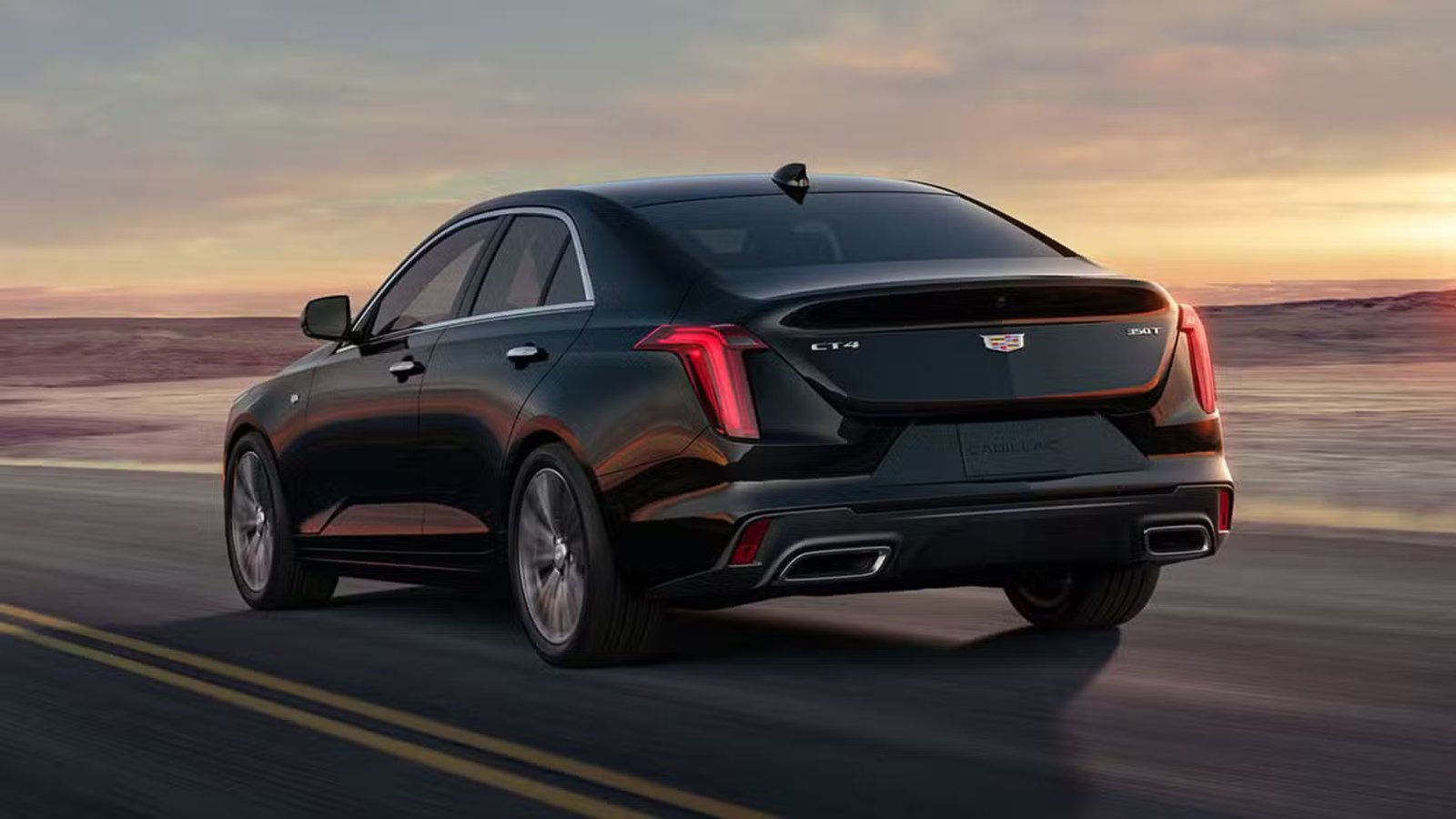 Plan 3/4 arrière dynamique d'une Cadillac CT4 2026 noire.