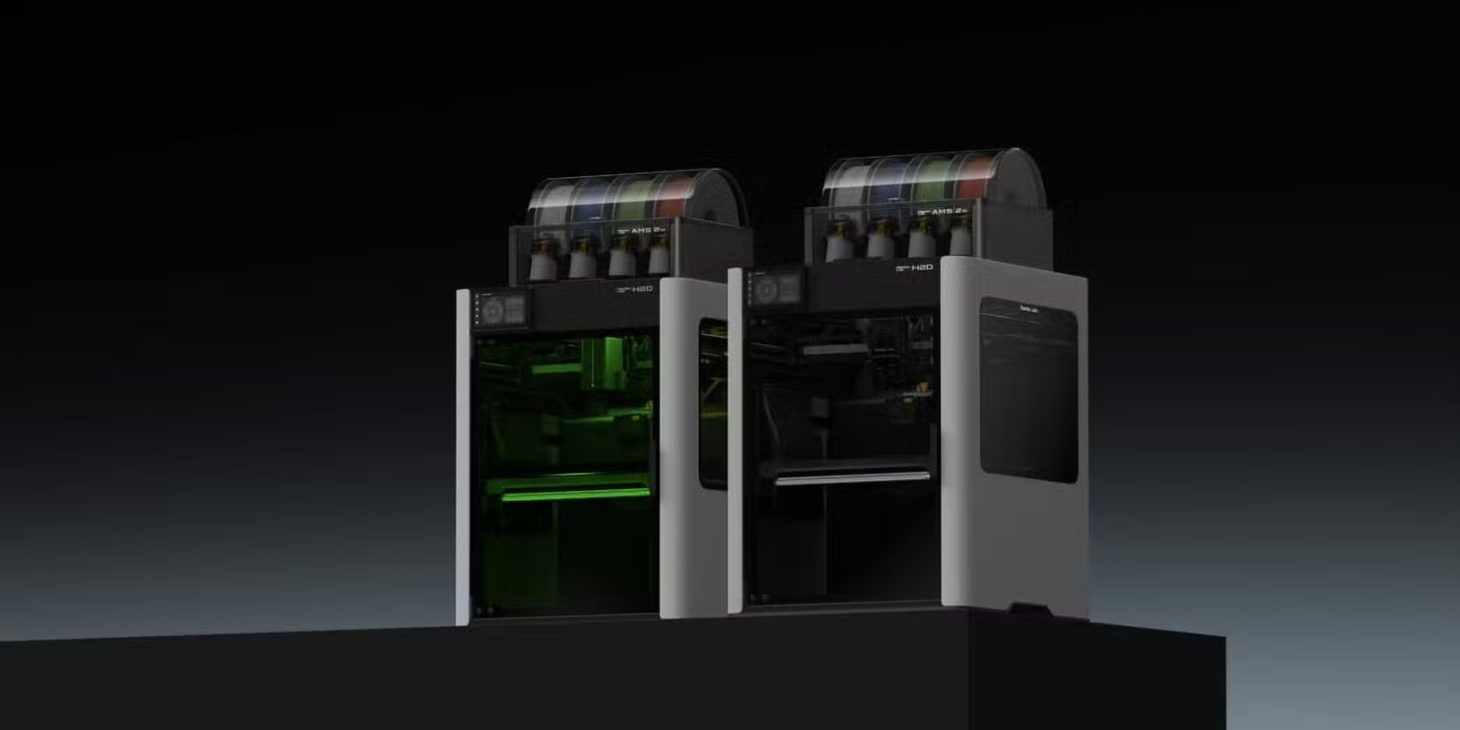 L'imprimante 3D Bambu Labs H2D à côté de l'édition laser H2D.