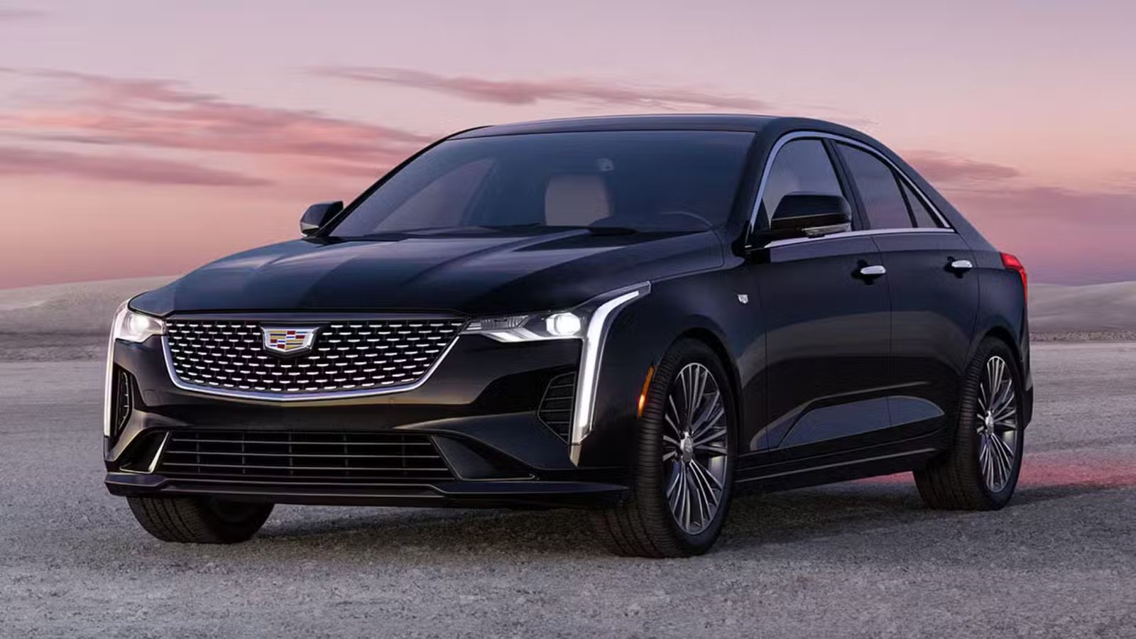 Plan statique 3/4 d'une Cadillac CT4 2026 noire.