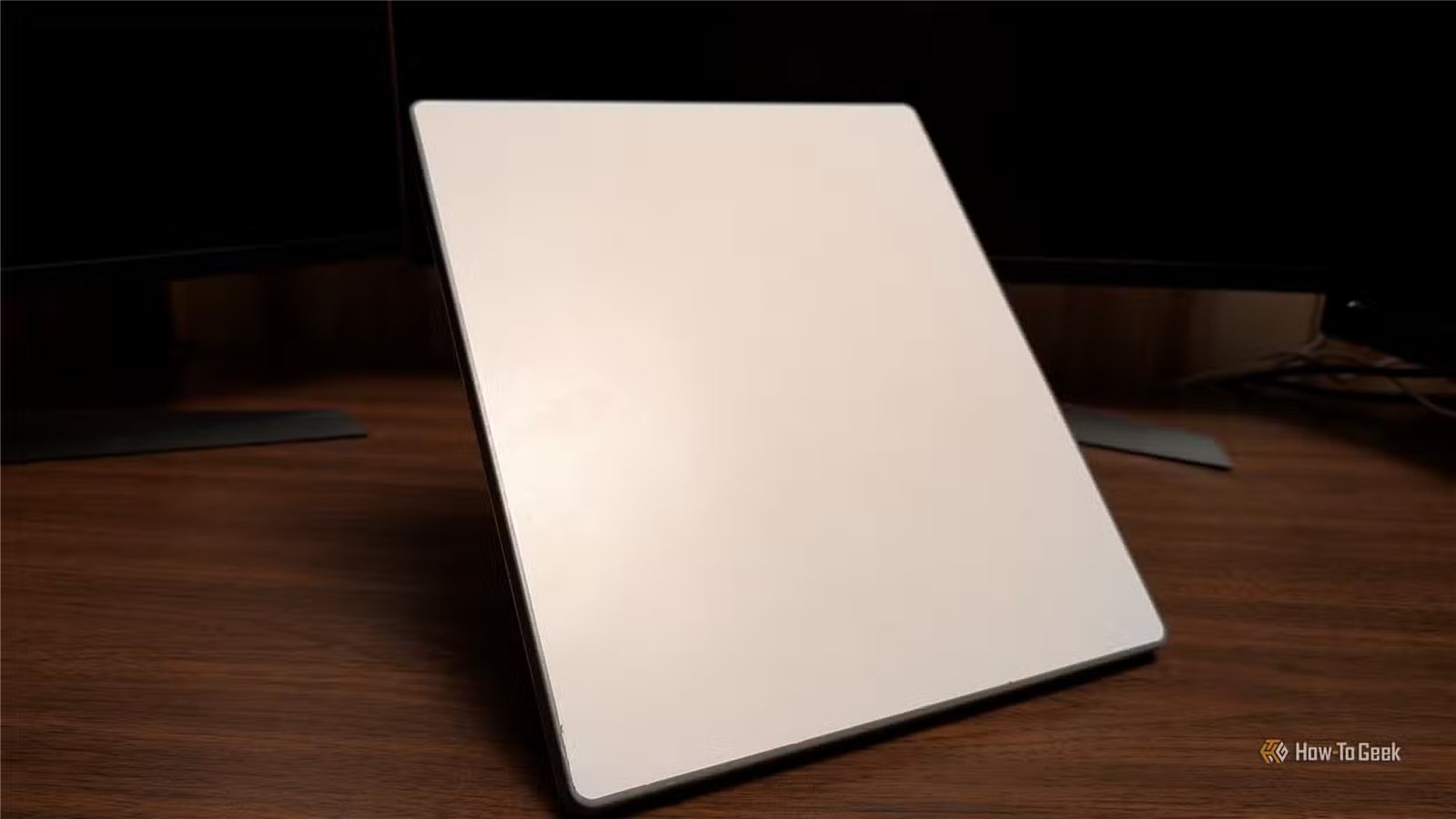 Le Starlink Mini sur un bureau.