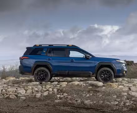 Vue de profil latérale d'une Subaru Outback 2026 