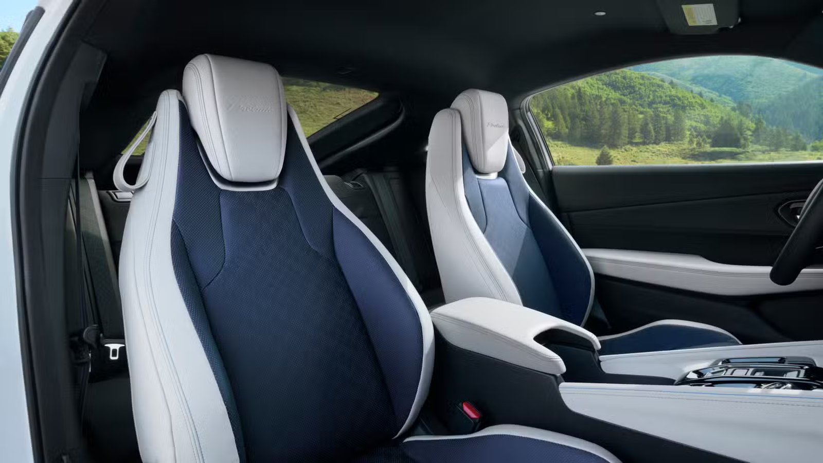 Gros plan des sièges à l’intérieur de l’habitacle d’un Honda Prelude hybride 2026.