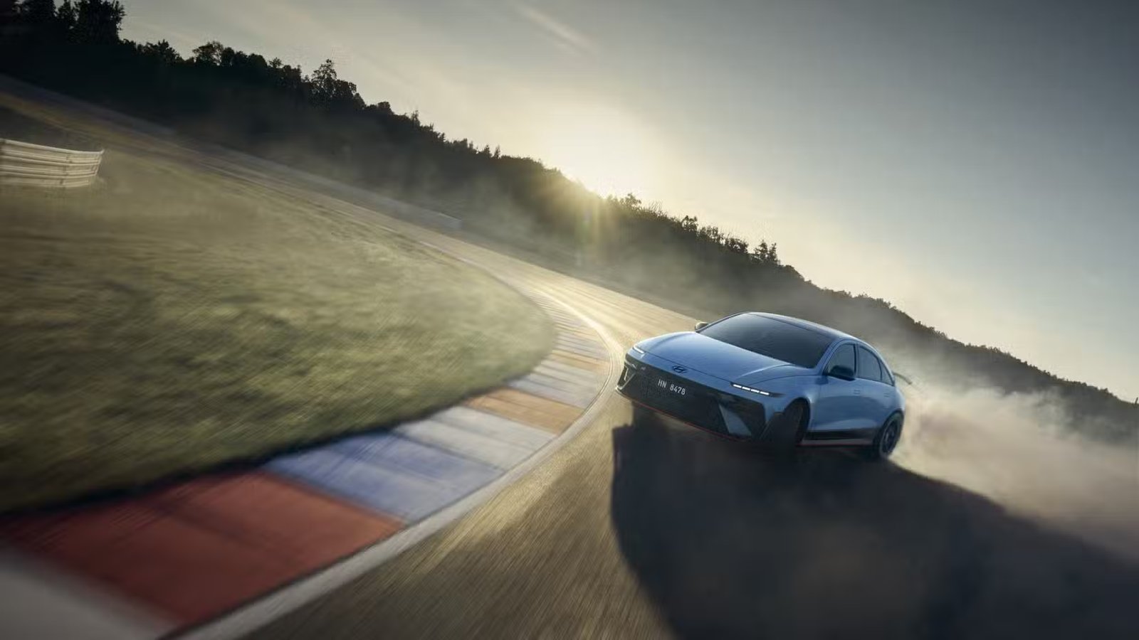 Plan d'action 3/4 avant d'une Hyundai Ioniq 6 N 2026 