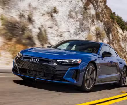 Conduite du quart avant de l'Audi E-Tron GT 2024