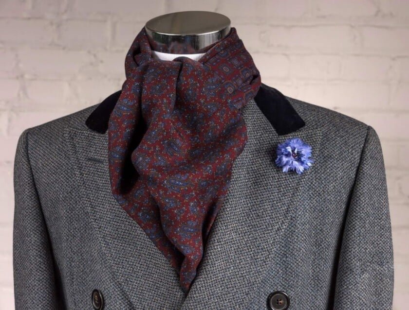 Echarpe Réversible en Laine de Soie Rouge Bordeaux et Bleu Motifs et Paisley