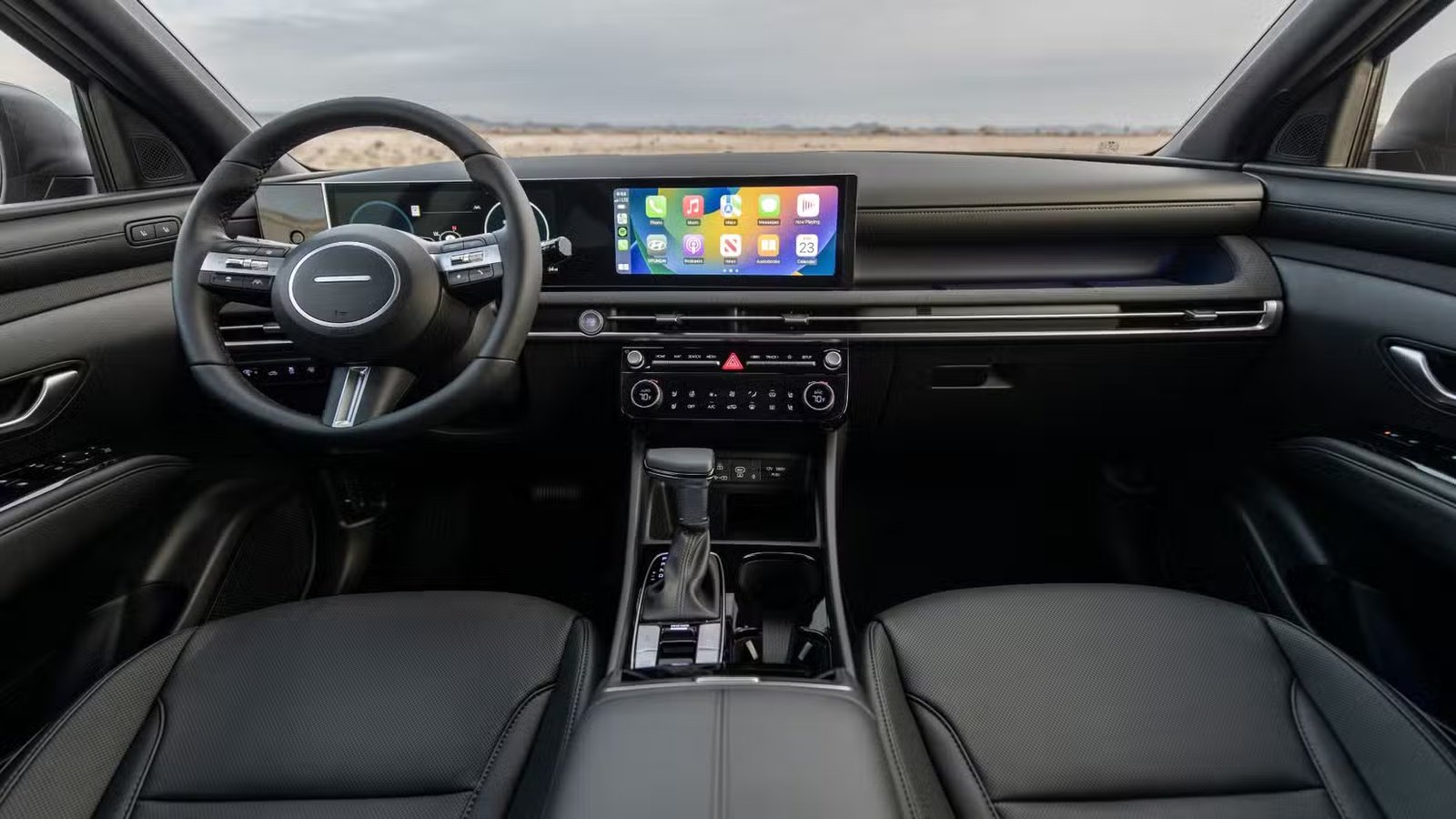 Prise de vue à l'intérieur de l'habitacle d'une Hyundai Santa Cruz Limited 2025.