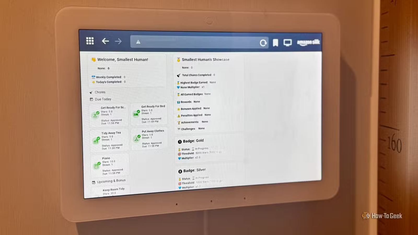 Un tableau de bord pour enfants pour l'intégration KidsChores dans Home Assistant affiché sur un Echo Hub.