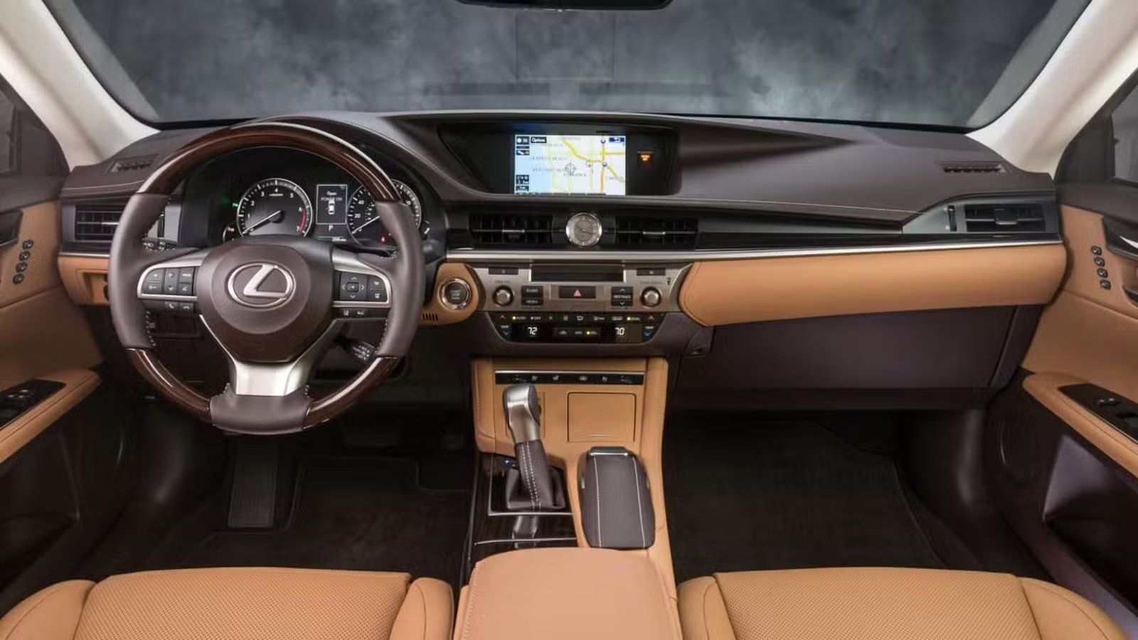 Prise de vue du tableau de bord et de l'intérieur d'une Lexus ES 350 2016