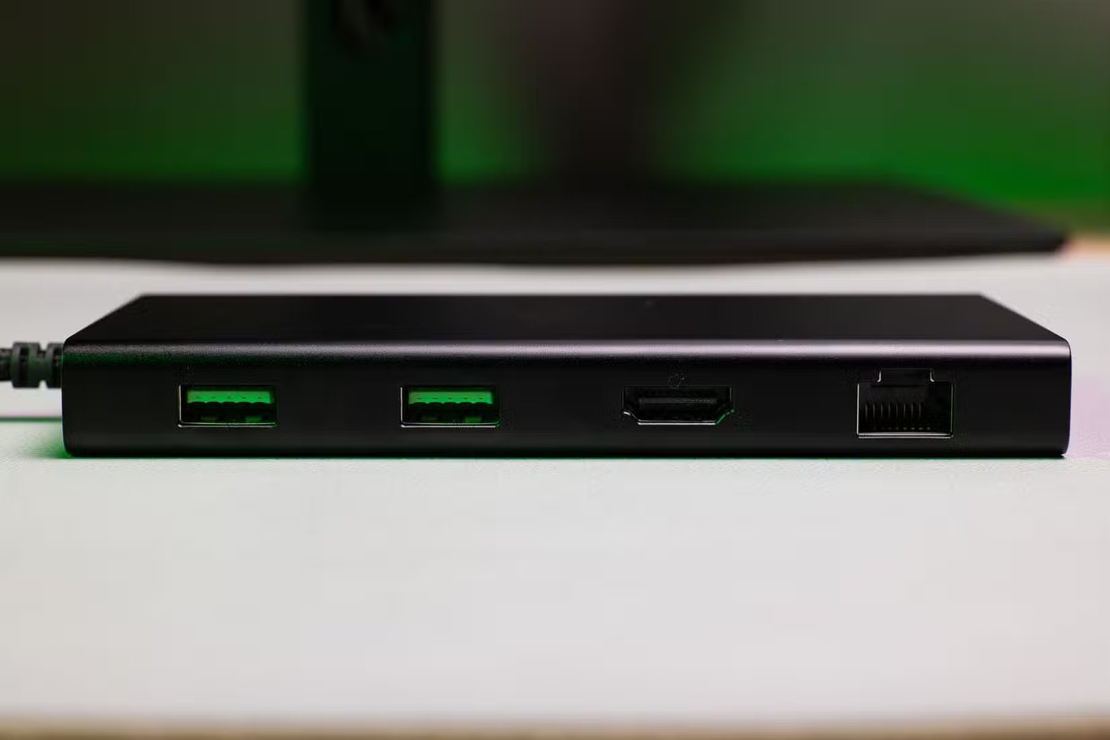 L'arrière de la station d'accueil Razer USB C
