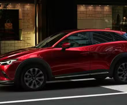 Vue de profil latérale d'un Mazda CX-3 2019