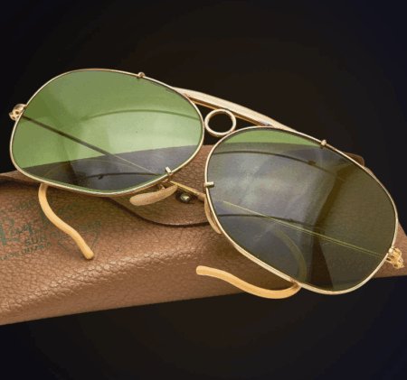 Vidéo moment fort 3 : "Ce sont des lunettes de soleil Ray-Ban des années 80."