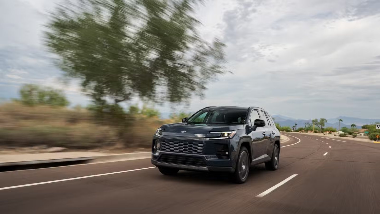 Plan 3/4 avant d'un Toyota RAV4 2026