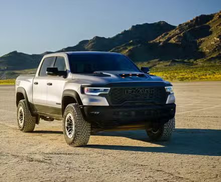 Plan 3/4 avant d'un Ram 1500 RHO 2025