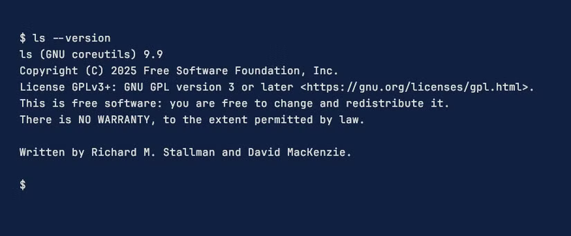 Sortie de la commande ls avec l'option --version donnant le numéro de version 9.9, suivi d'un avis de droit d'auteur et des détails de la licence.