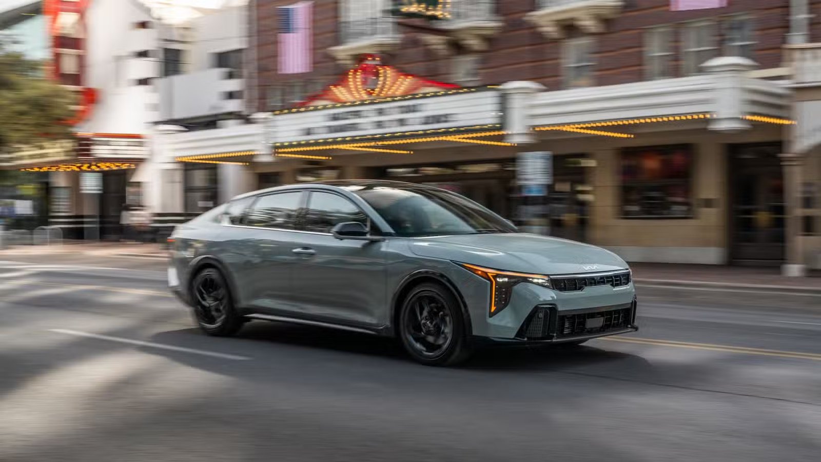 Plan 3/4 avant d'une Kia K4 2025