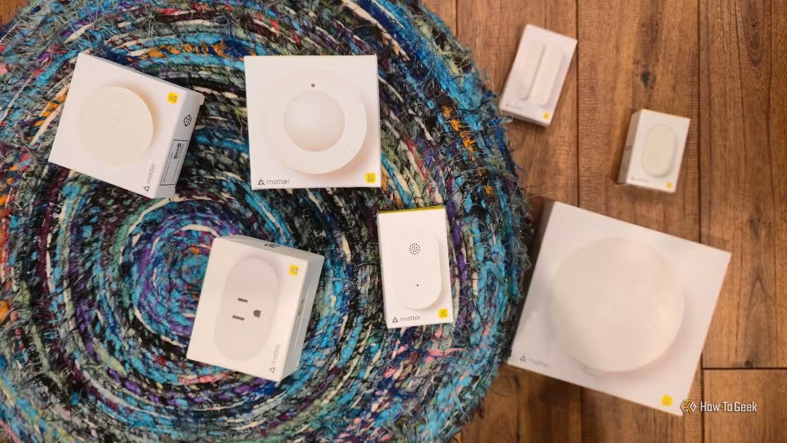 Un assortiment de boîtes pour plusieurs produits IKEA Matter.