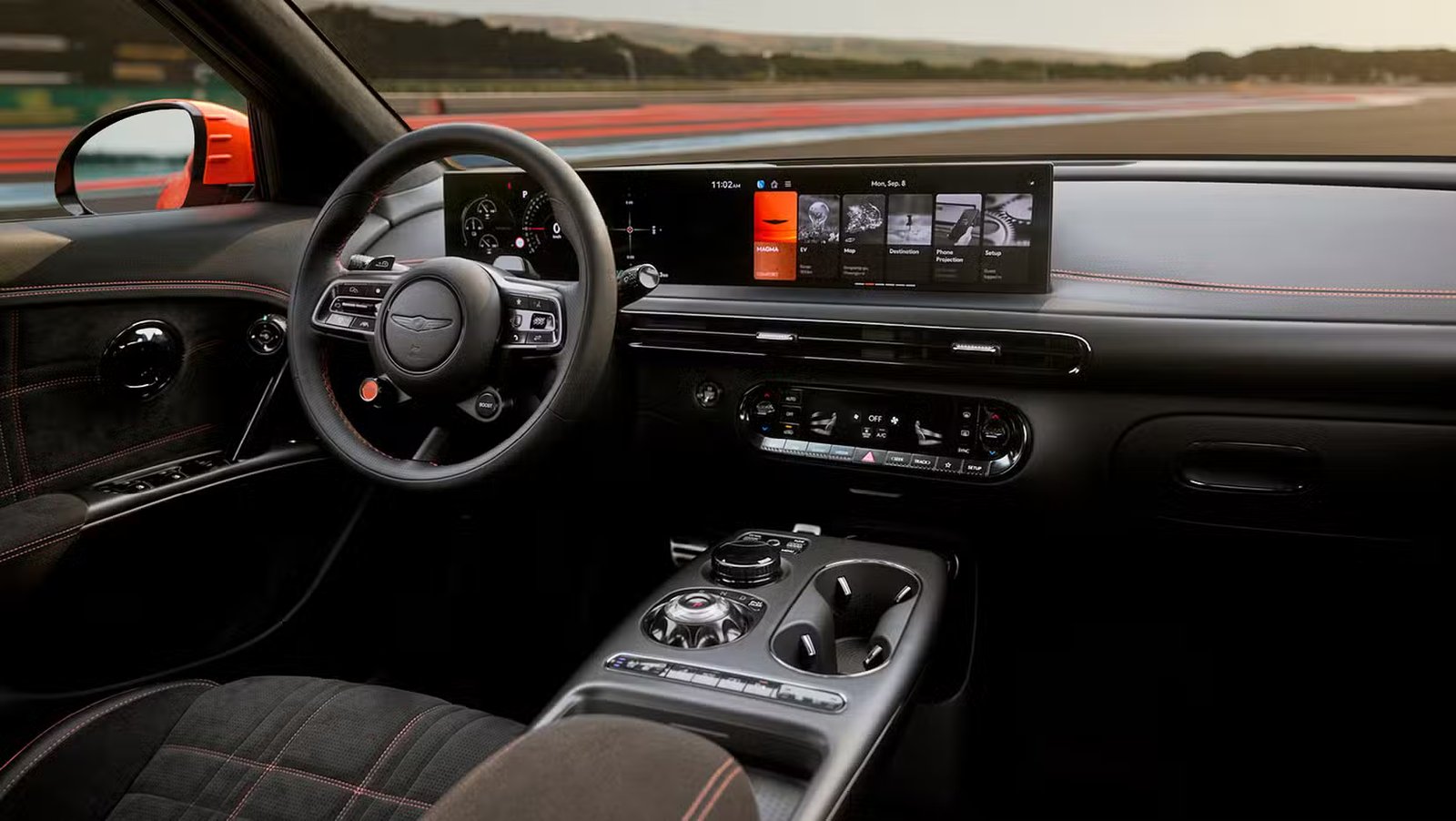 Intérieur du Genesis GV60 Magma 2027 avec une piste de course devant vous