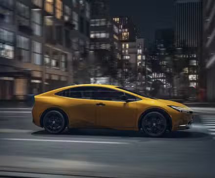 Vue de profil latérale d'une Toyota Prius 2026