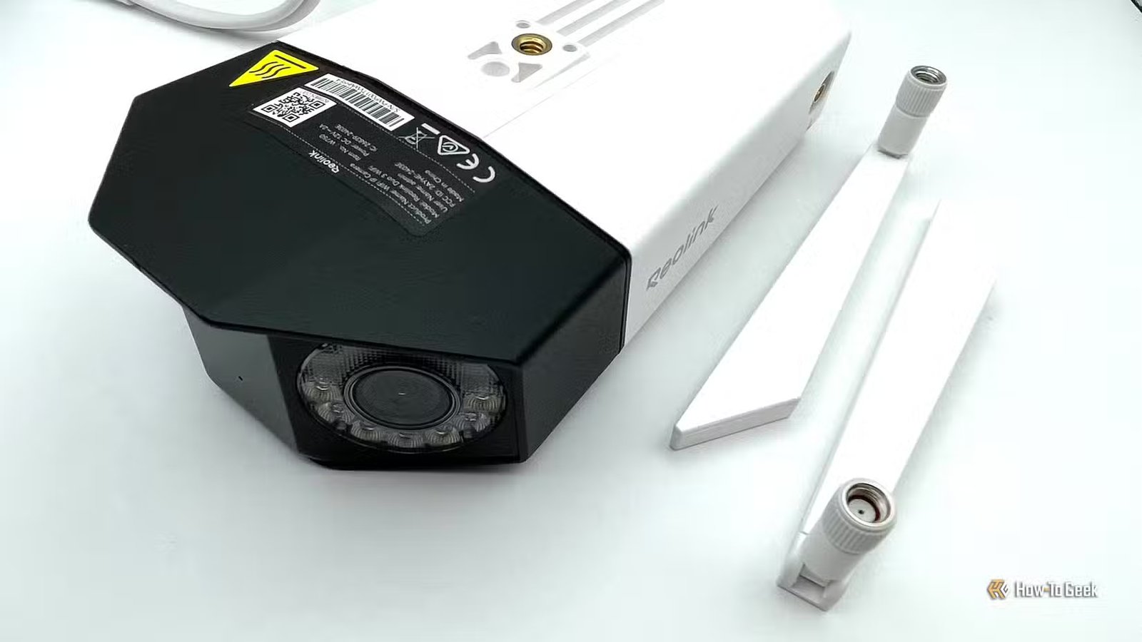 Le Reolink Duo 3 WiFi et ses antennes retirées.