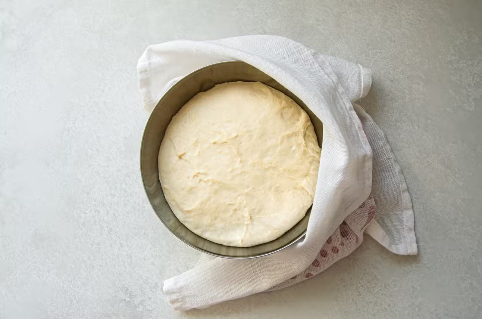 Pâte à pizza après levée.
