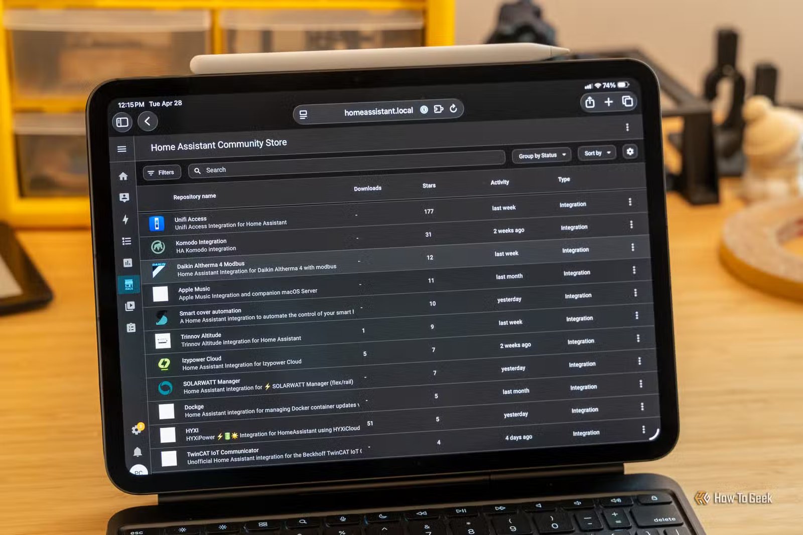 Le panneau HACS s'est ouvert dans Home Assistant sur un iPad Pro.