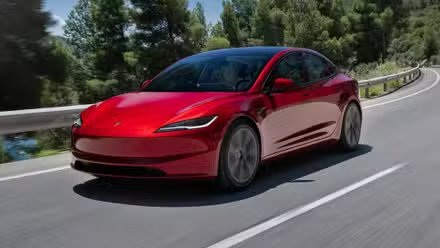 Tesla Model 3 facelift (2024) en rouge