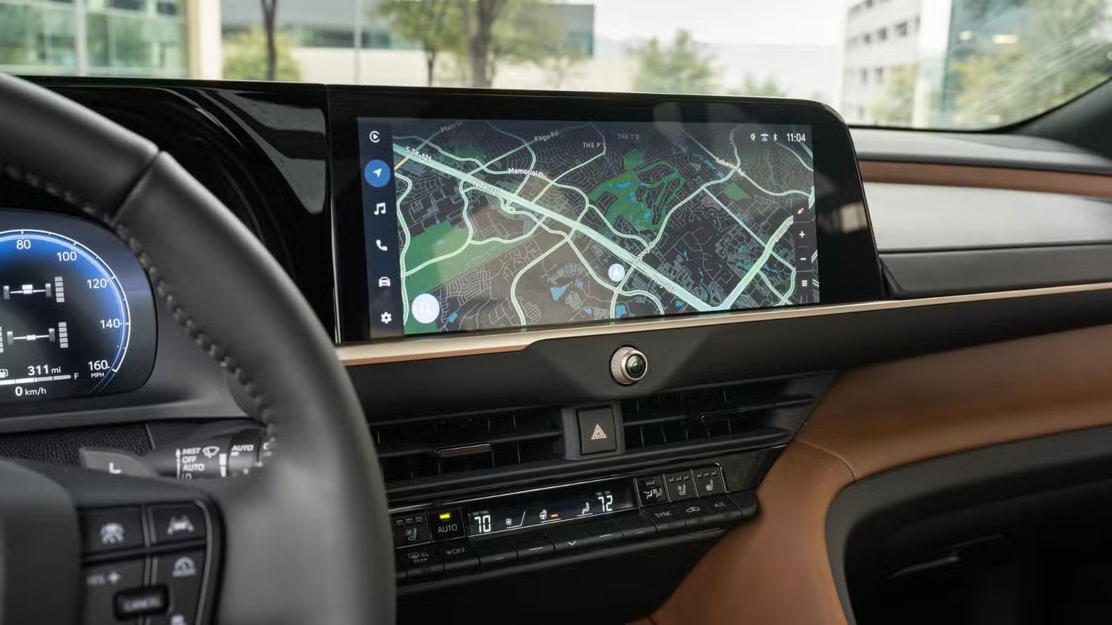 Gros plan de l’écran d’infodivertissement de la Toyota Crown Signia Limited 2025.