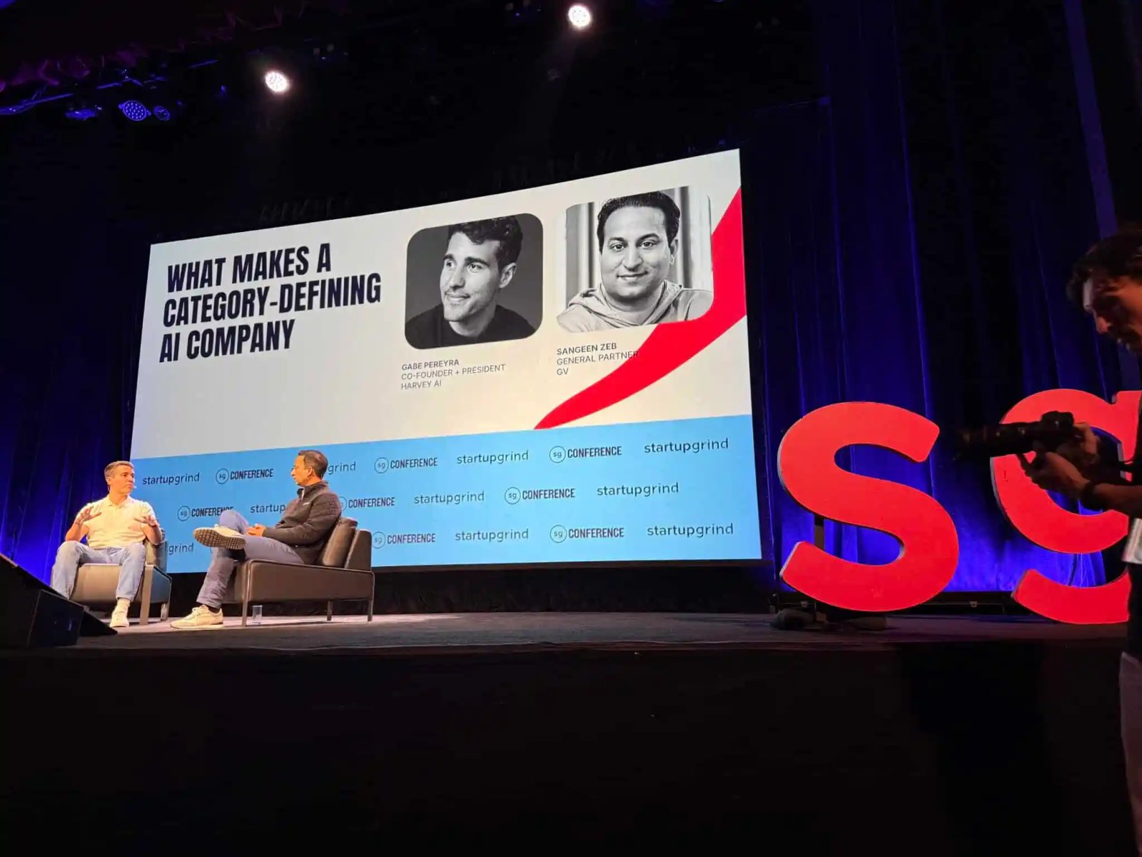 Harvey AI Gabe Pereya co-fondateur et Sangeen Zen de GV à la conférence Startup Grind 2026 