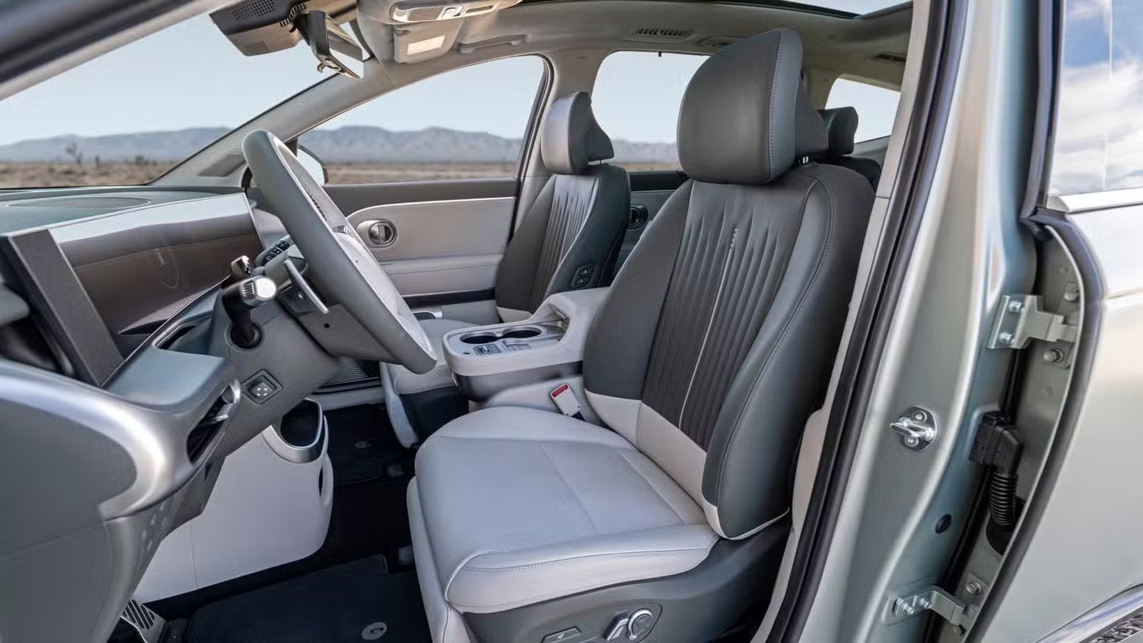 Plan des sièges avant à l'intérieur de l'habitacle d'une Hyundai Ioniq 9 2026.