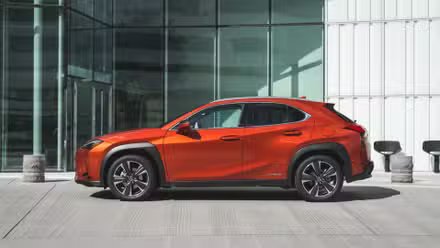 Vue de profil latérale d'un Lexus UX 2019 