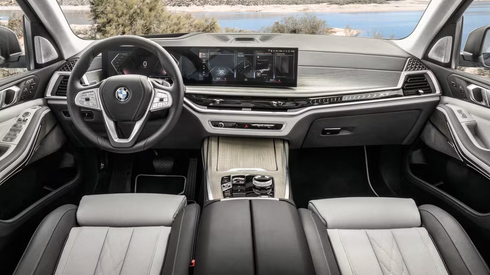 Sièges avant et tableau de bord du BMW X7 2026