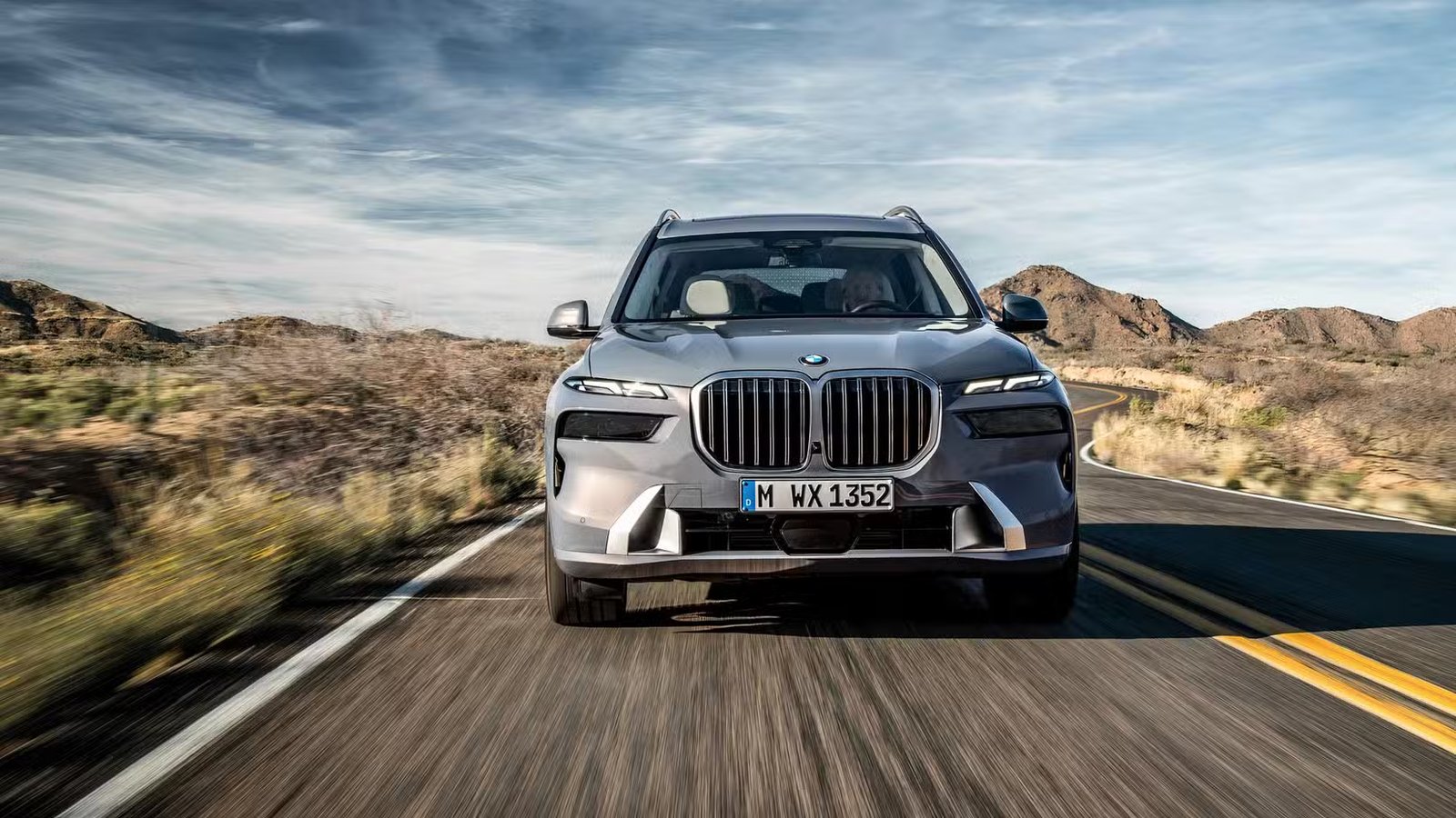Photo d'action avant du BMW X7 2026