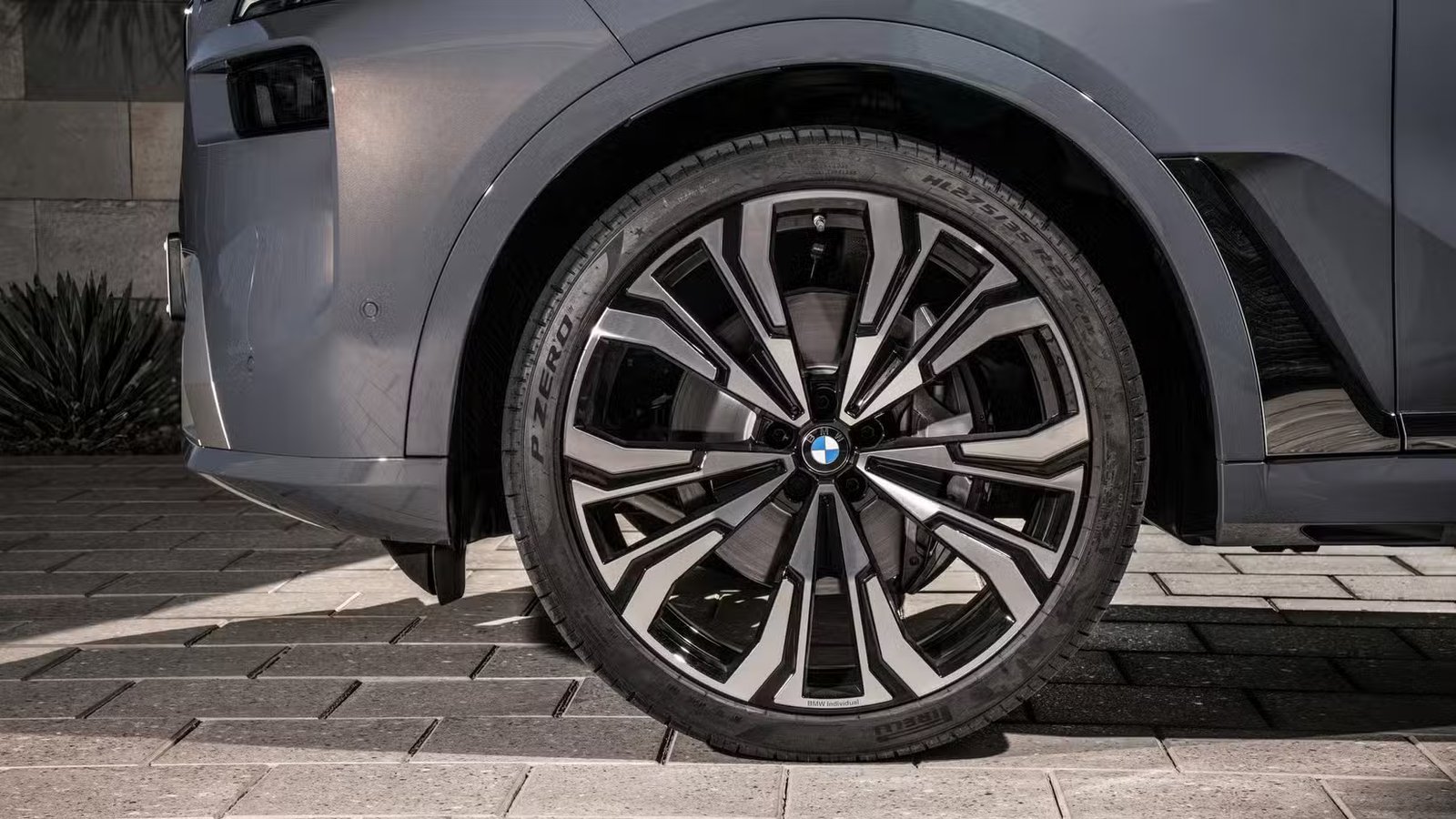 Détail des roues du BMW X7 2026