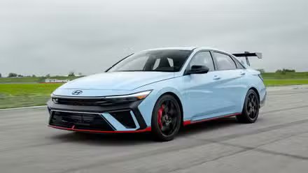 Hyundai Elantra N TCR Edition 2026 sur une piste de course