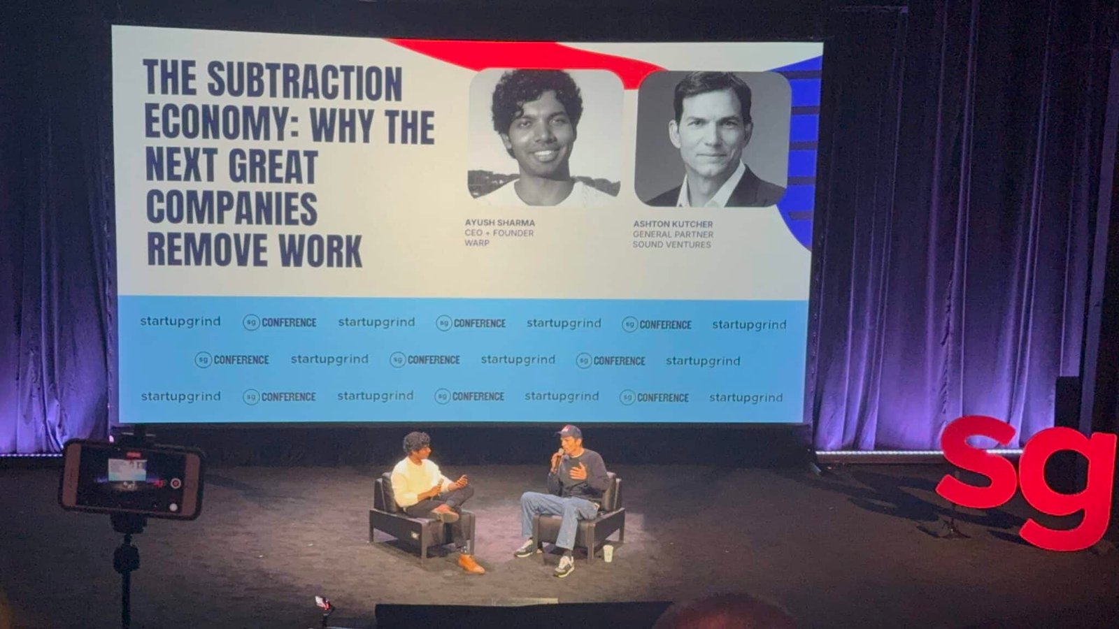 Ashton Kutcher à la Startup Grind Conference expliquant pourquoi les grandes entreprises suppriment du travail