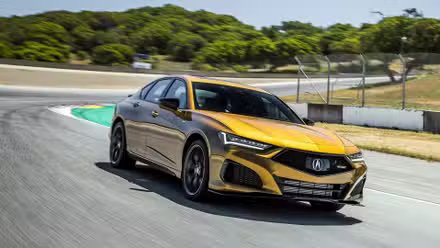 Plan d'action 3/4 avant d'une Acura TLX Type S 2021