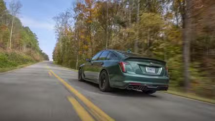 Plan 3/4 arrière d'une Cadillac CT5-V Blackwing 2025
