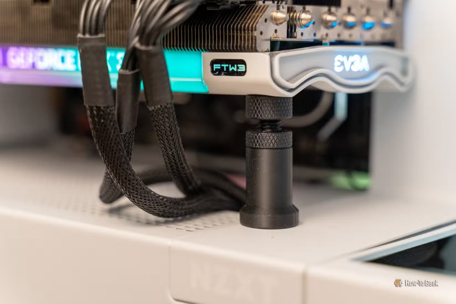Support anti-affaissement de GPU imprimé en 3D supportant un RTX 3080.