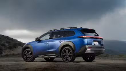 Plan 3/4 arrière d'une Subaru Trailseeker 2026
