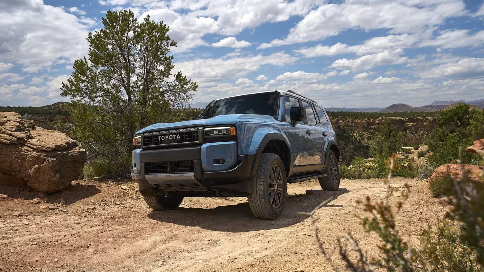 Plan 3/4 avant d'un Toyota Land Cruiser 2026