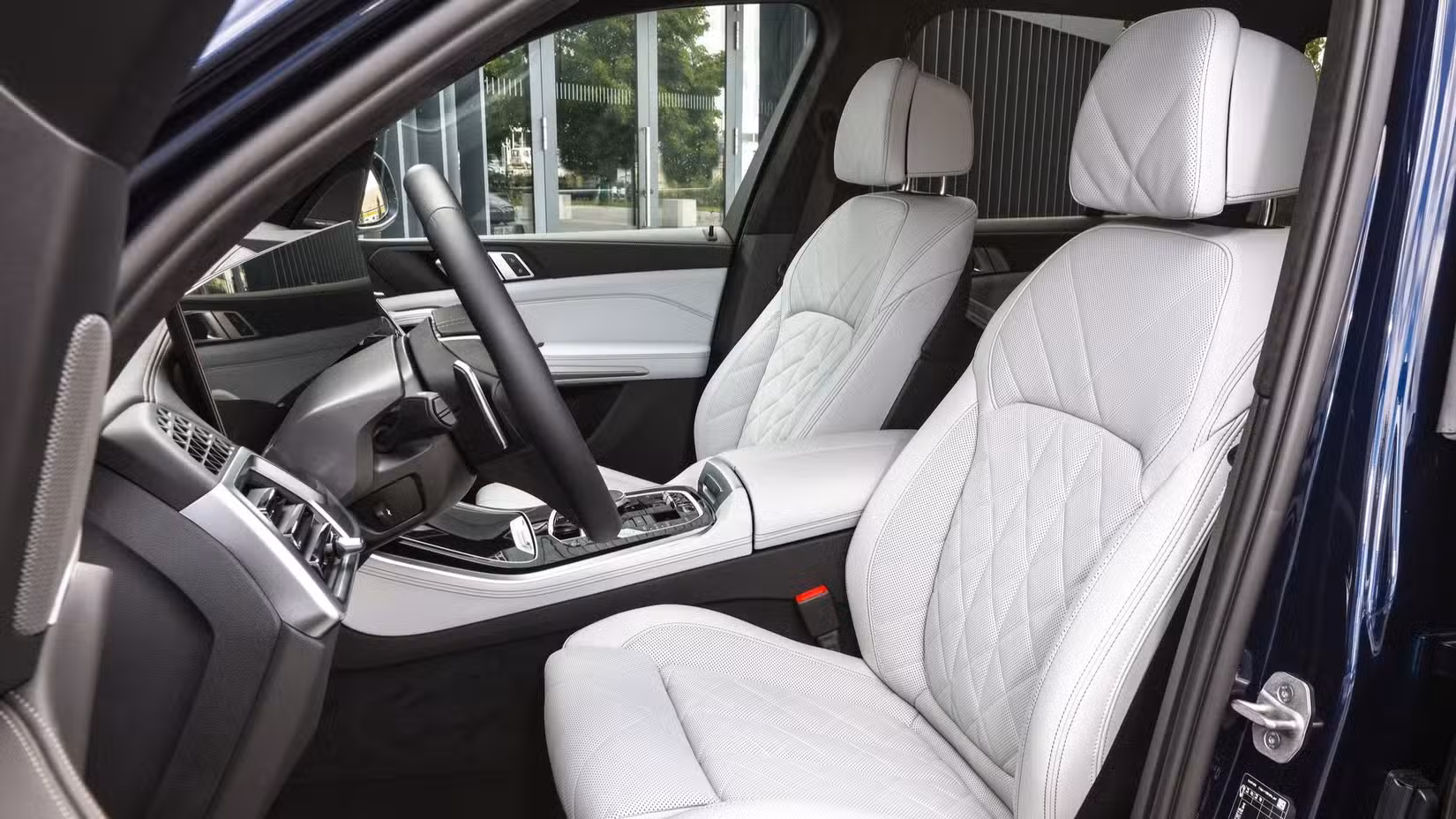 Photo des sièges avant d'un BMW X5 2024